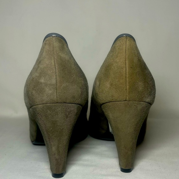 Nine West Gray Suede Pleated Rounded Toe Leather Bow Heels Pumps Size 8.5 - Picture 8 of 9